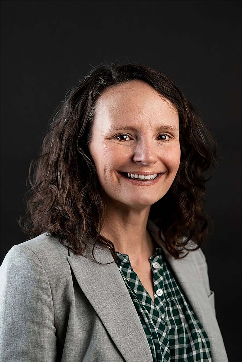 Headshot of Lindsey Smith
